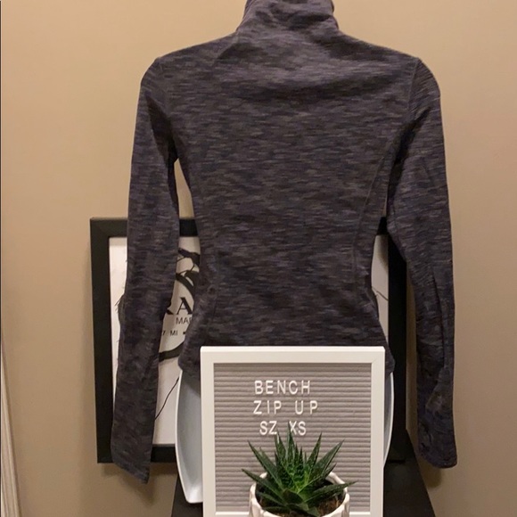🌉 BENCH ZIP UP SZ XS! 🌉 - Picture 4 of 4